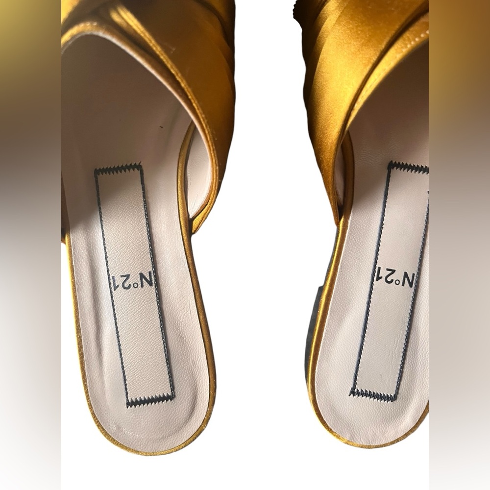 No 21 gold and silver slippers - Picture 8 of 12